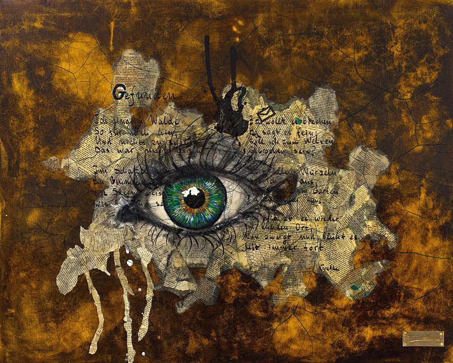 Zwego GmbH – eine Collage aus gemalten Elementen, darunter Augen, ein Gesicht, Figuren und fragmentarischer Text, auf einem strukturierten Hintergrund